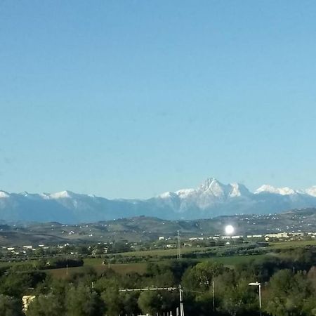 Il Cielo In Una Stanza Hotel Giulianova Bagian luar foto