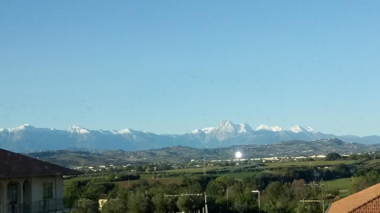 Il Cielo In Una Stanza Hotel Giulianova Bagian luar foto