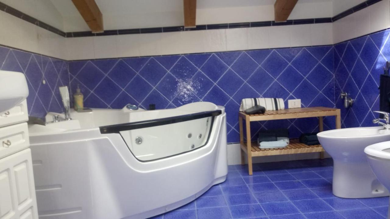 Il Cielo In Una Stanza Hotel Giulianova Bagian luar foto