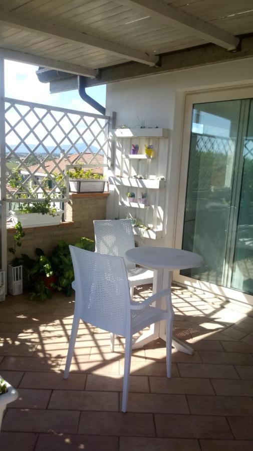 Il Cielo In Una Stanza Hotel Giulianova Bagian luar foto